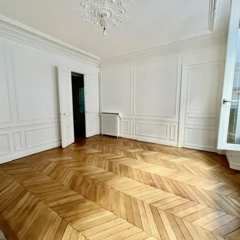 A LOUER 4 PIECES 100.46m² PARIS VIIIème 