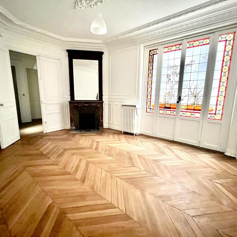 A LOUER 4 PIECES 100.46m² PARIS VIIIème 