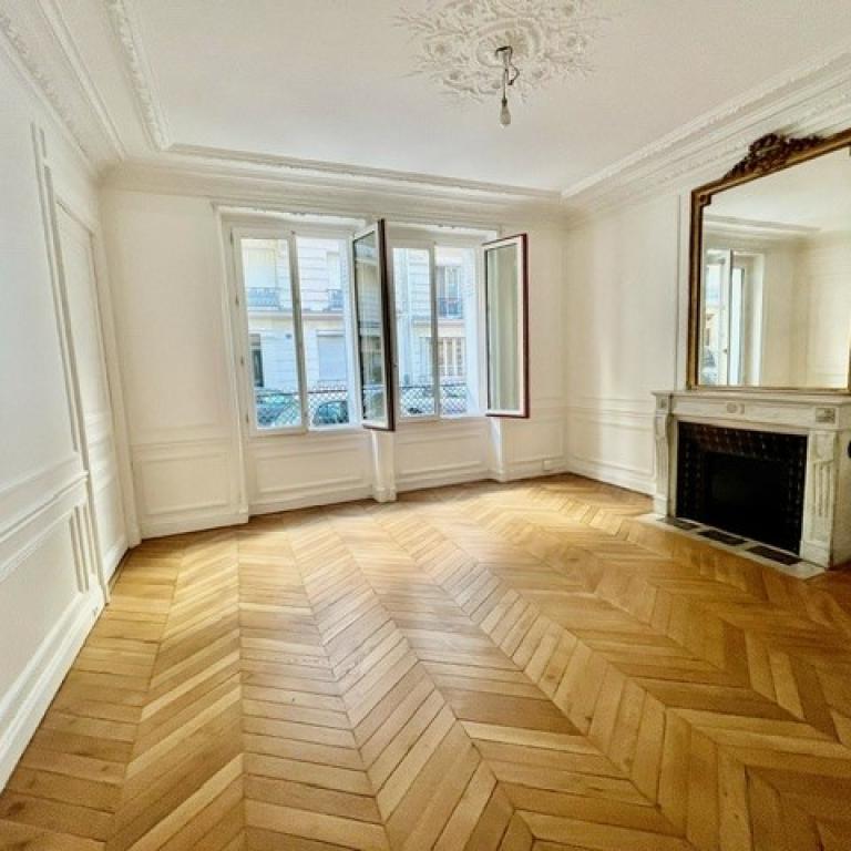 A LOUER 4 PIECES 100.46m² PARIS VIIIème 