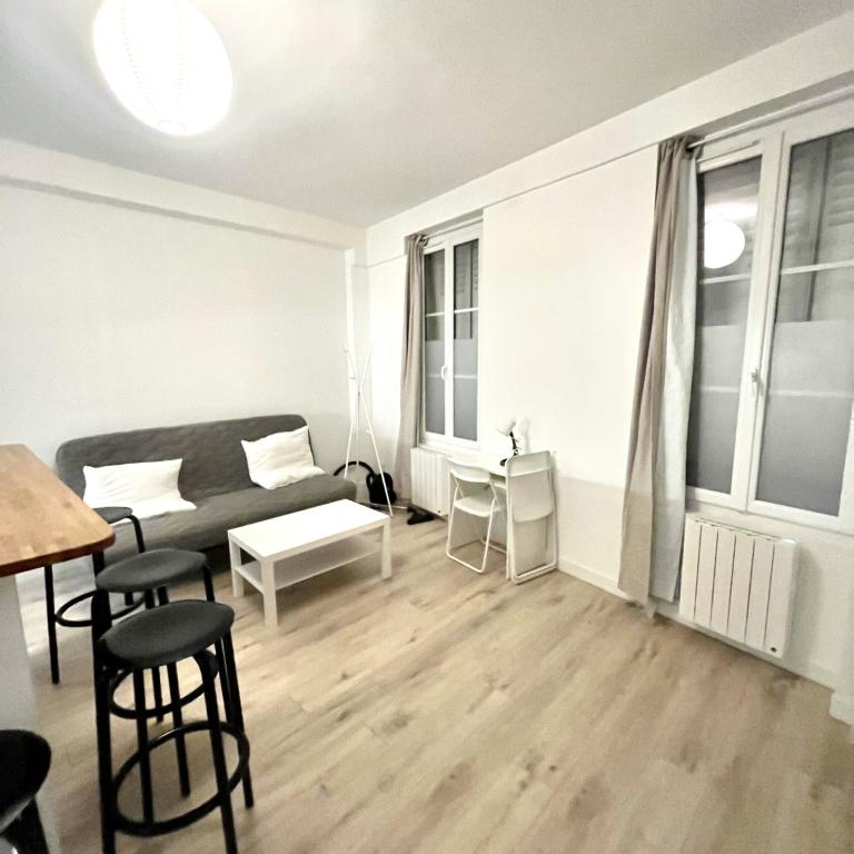 STUDIO MEUBLÉ 28m² A LOUER PARIS XIIème