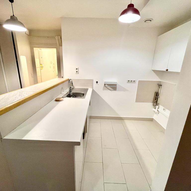 A  LOUER  PARIS Xème 2/3 Pièces en DUPLEX 61m². REFAIT A NEUF 