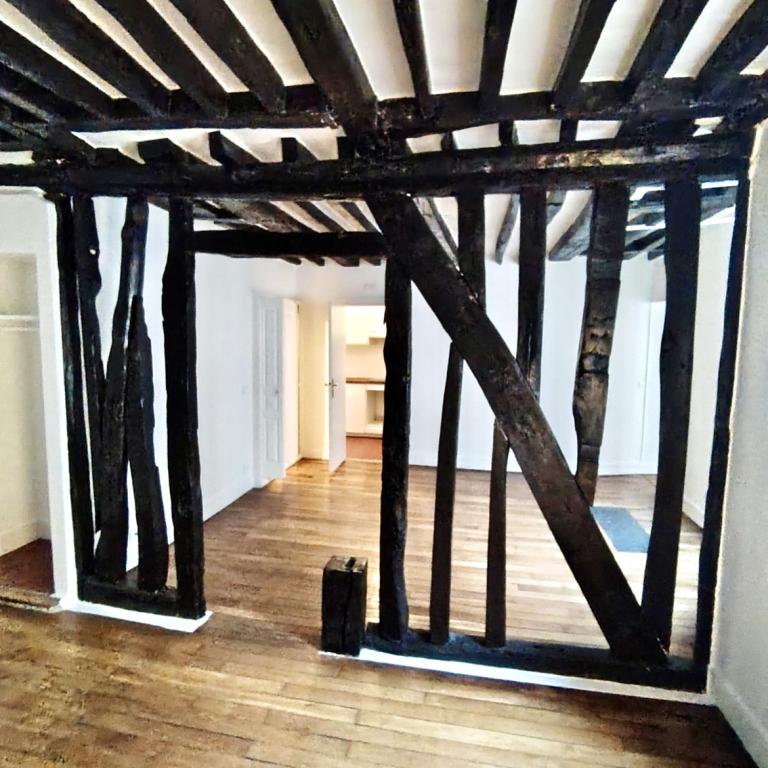 A LOUER 75001 PARIS 2P DE CHARME CONCORDE