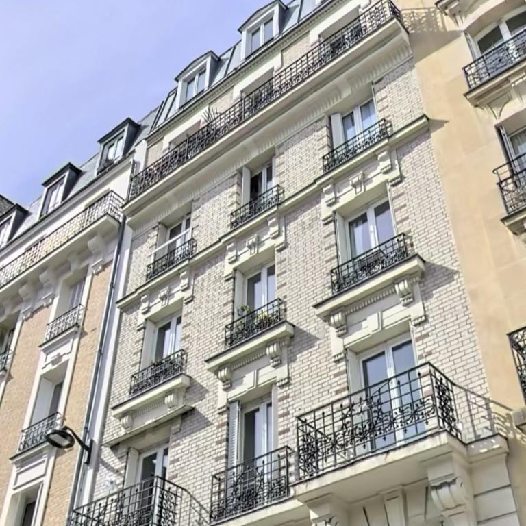  LOUER 75015 STUDIO RENOVE CONVENTION