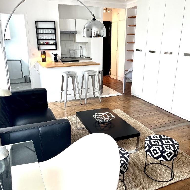 STUDIO MEUBLE PLACE VICTOR  HUGO PARIS XVI