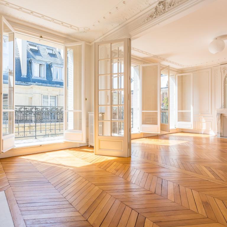 A LOUER PARIS VII ème 