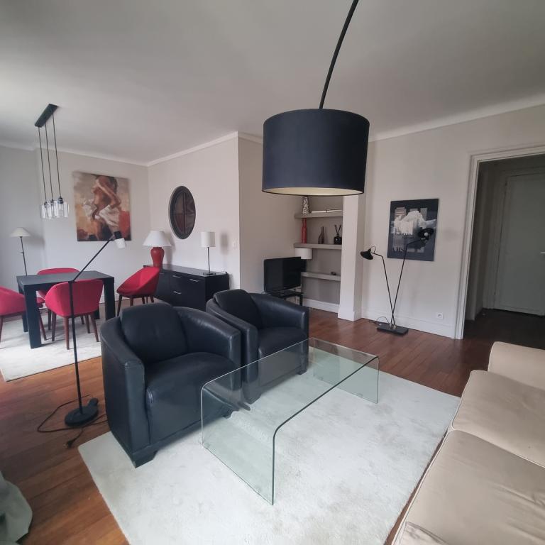 A LOUER en Meublé 2 PIECES 60.77m² Paris XVIème