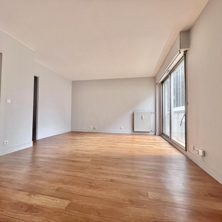 Paris XVème Cambronne Sèvres Lecourbe Grand Studio  avec Parking