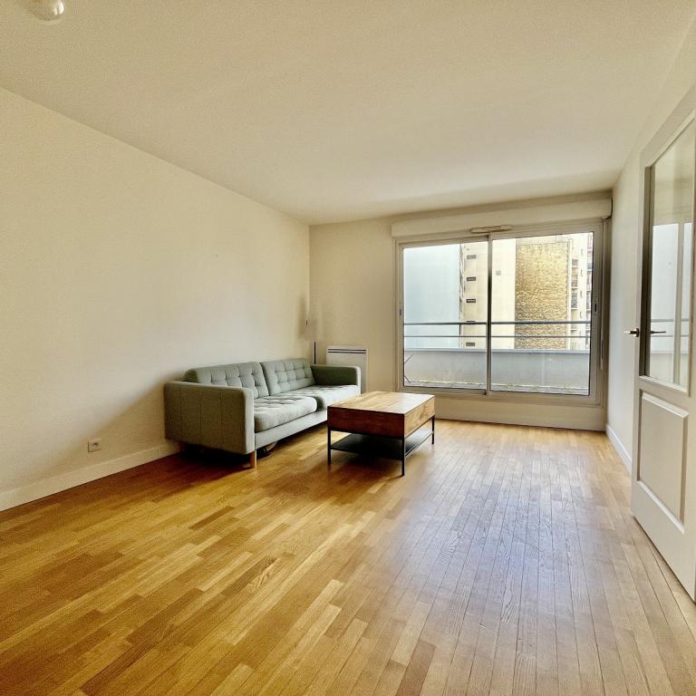 Paris XXème, St Fargeau 2 Pièces avec Balcon et Parking