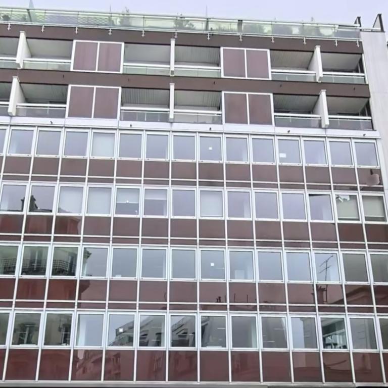 A LOUER 75015 PARIS RUE FALGUIERE STUDIO RENOVE 