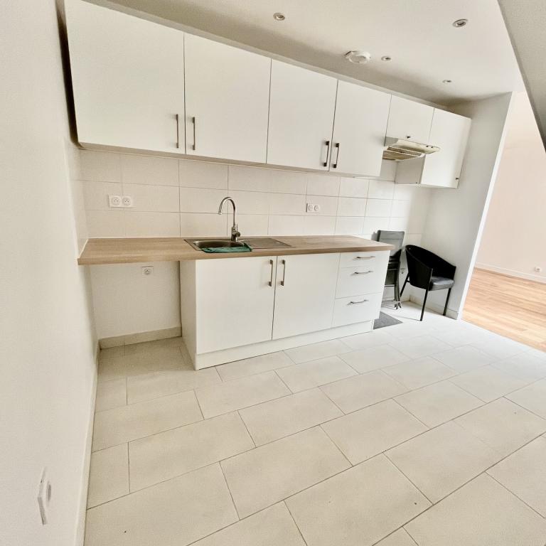 A LOUER 2 Pièces PARIS VIIIème  50.85m² au Sol / 45.45m²en Loi  Boutin . REFAIT NEUF 