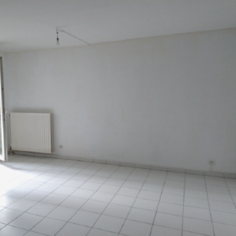 A LOUER 2 Pièces 40m² avec  BALCON,  CAVE et PARKING   94700 MAISON ALFORT
