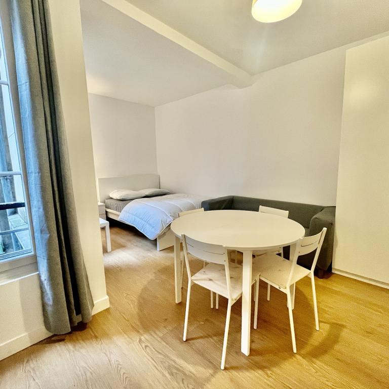 PAris XVIIIème, Mairie du XVème Jules Joffrin, Studio meublé