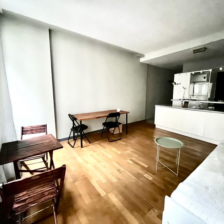 LOCATION MEUBLEE RUE QUINCAMPOIX  GRAND STUDIO 30m² 