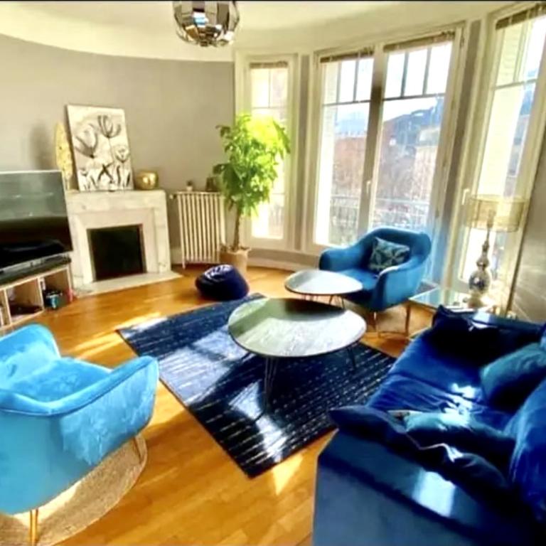 5 PIECES MEUBLES  PARIS XV SAINT CHARLES 