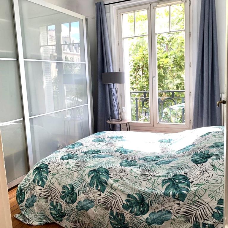 5 PIECES MEUBLES  PARIS XV SAINT CHARLES 