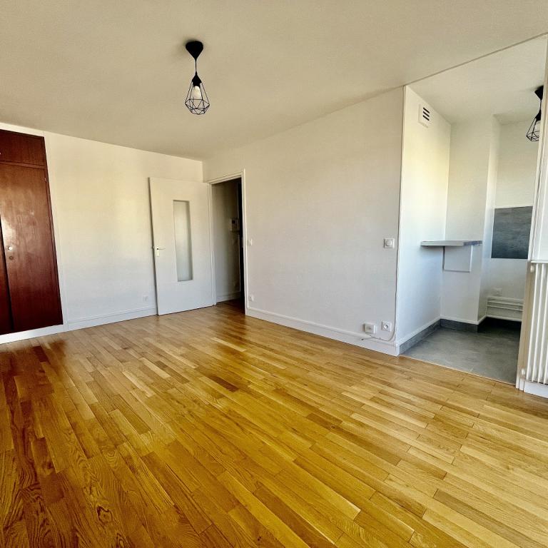 Paris XIIIème  OLYMPIADES , Studio avec Balcon