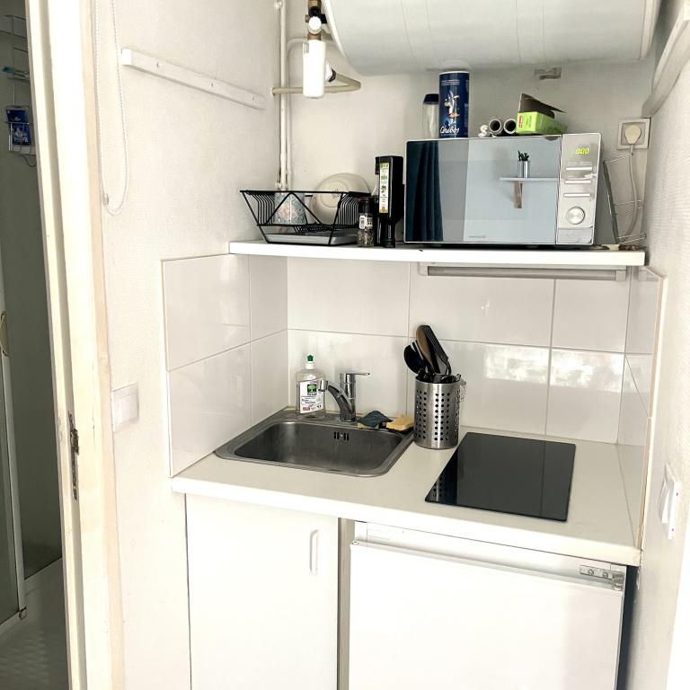 STUDIO Meublé PARIS IXème  11.40m² 