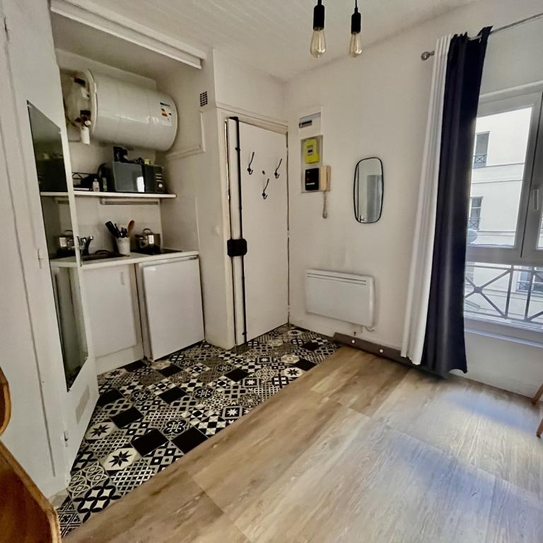 STUDIO Meublé PARIS IXème  11.40m² 