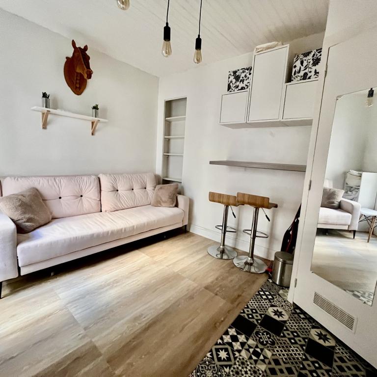 STUDIO Meublé PARIS IXème  11.40m² 