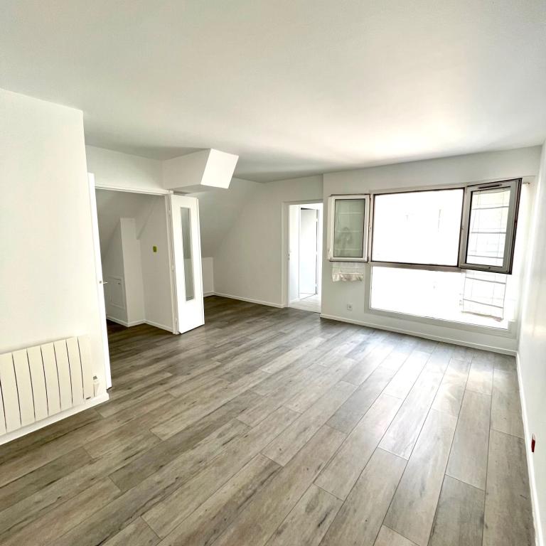 Paris XIIème, Grand 2 pièces de 53,71m2 en dernier étage avec place de parking en sous-sol.