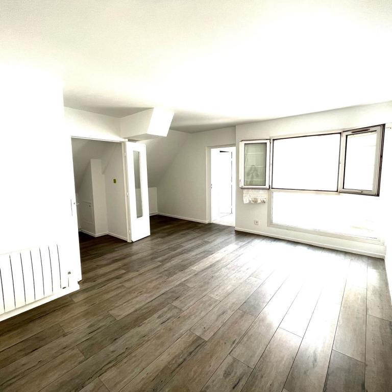 Paris XIIème, Grand 2 pièces de 53,71m2 en dernier étage avec place de parking en sous-sol.