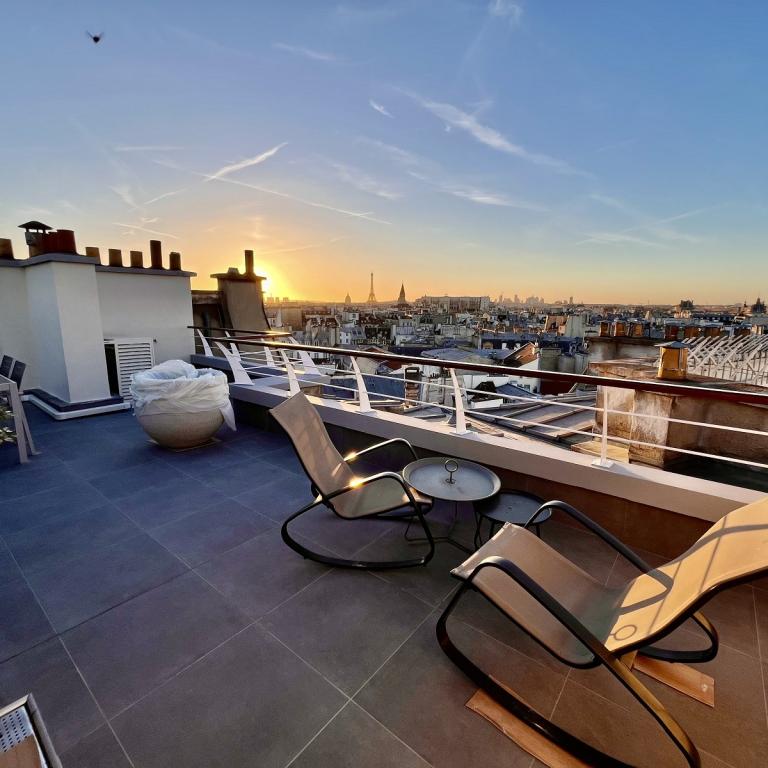 A LOUER en DUPLEX 74m² 3 PIECES PARIS VIème.