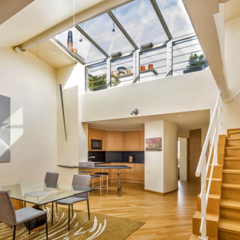 A LOUER en DUPLEX 74m² 3 PIECES PARIS VIème.