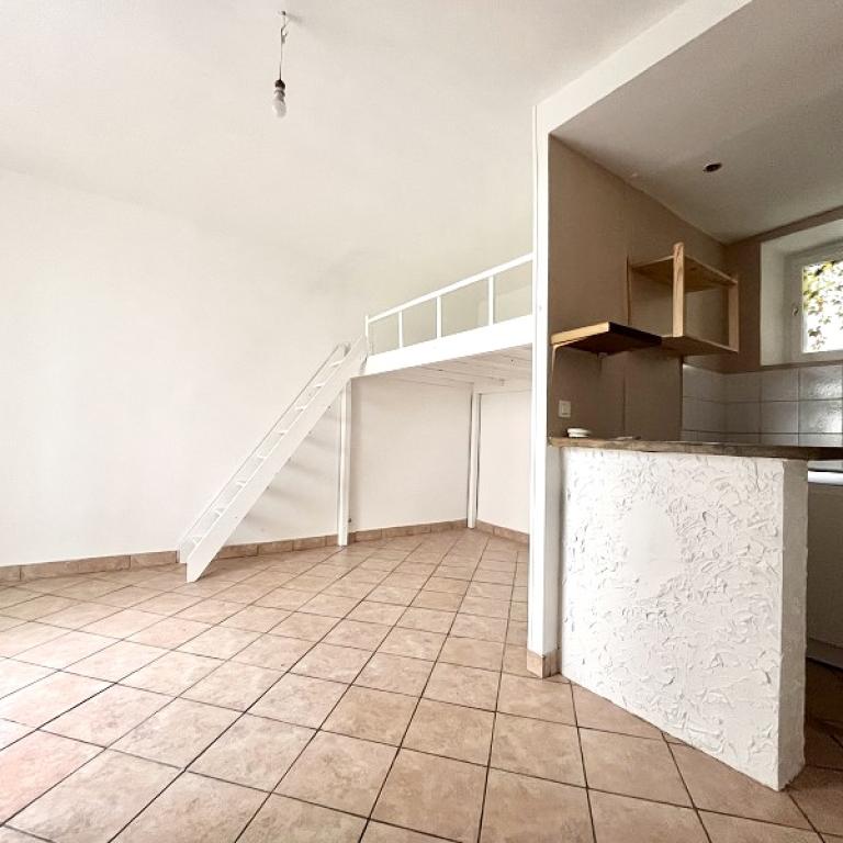 STUDIO AVEC MEZZANINE 21m²  - CHARLES MICHELS