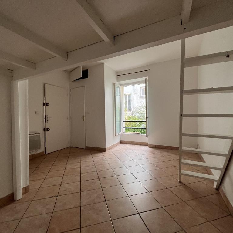 STUDIO AVEC MEZZANINE 21m²  - CHARLES MICHELS