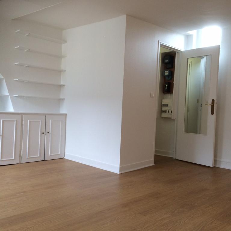 Paris 10ème, BONNE NOUVELLE, Beau Studio en dernier étage