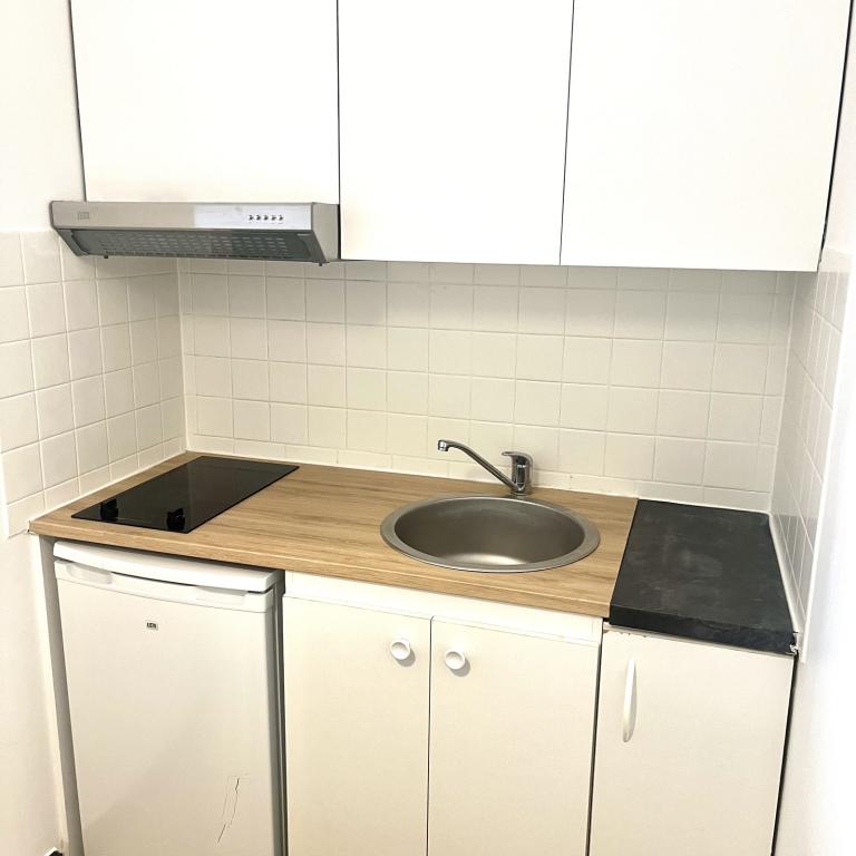A LOUER STUDIO 25.39m2 PARIS XIIème Métro Dugommier