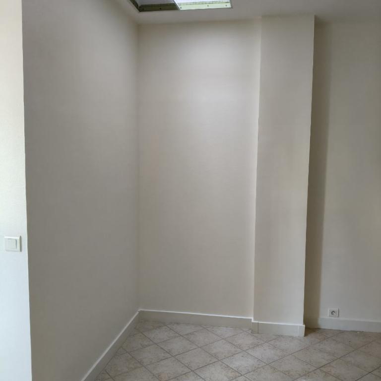 A LOUER STUDIO 23.26 PARIS IX REFAIT NEUF