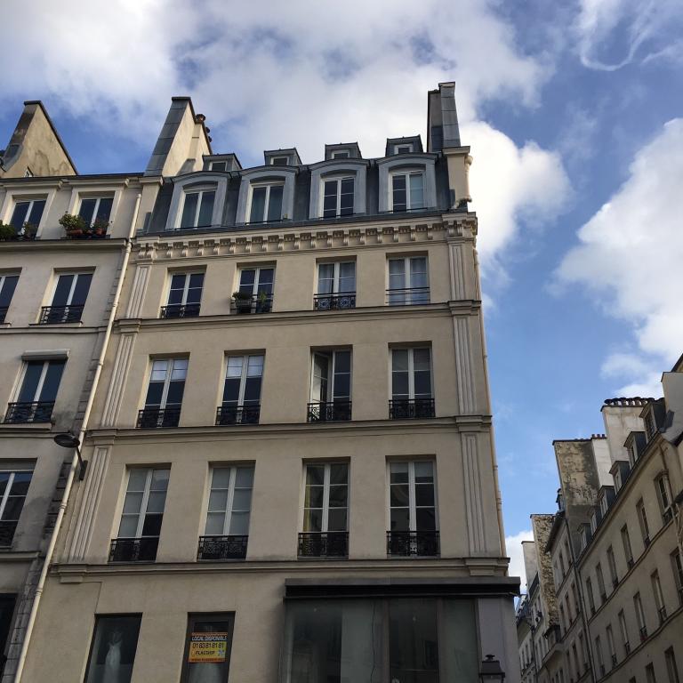 STUDIO 14m² PARIS IIème 