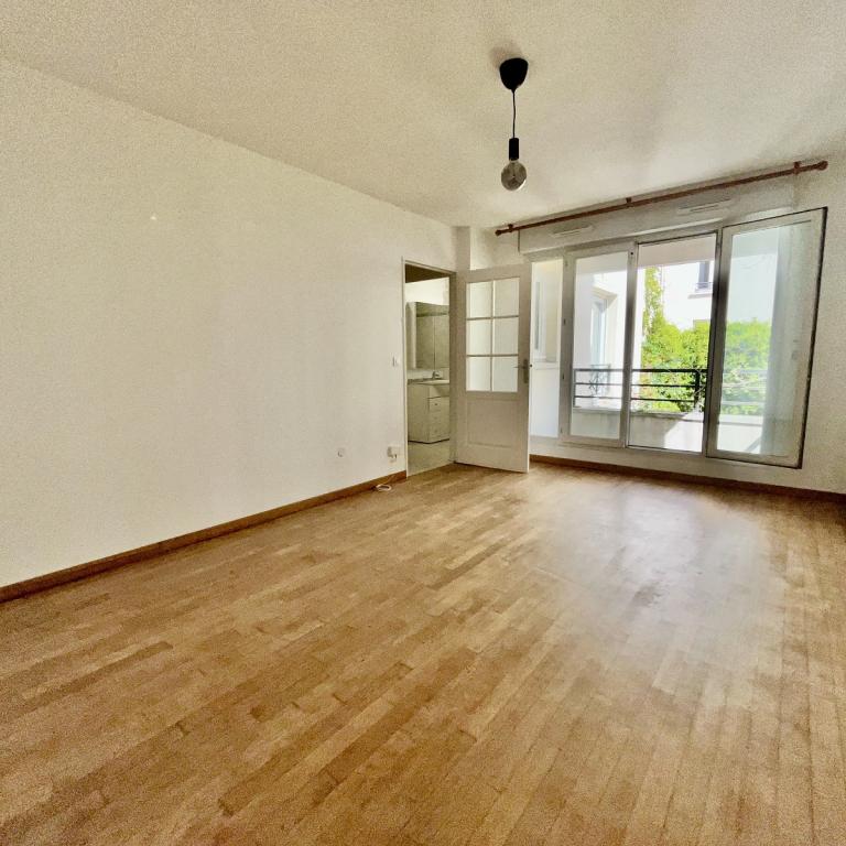 Paris XVème, rue Gutenberg, Beau Studio  de 26,10m² avec Balcon 