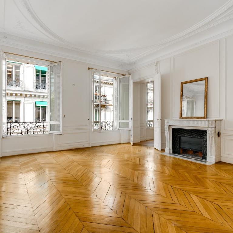 Paris VIIème, Solférino 5 Pièces de 147,43 m²