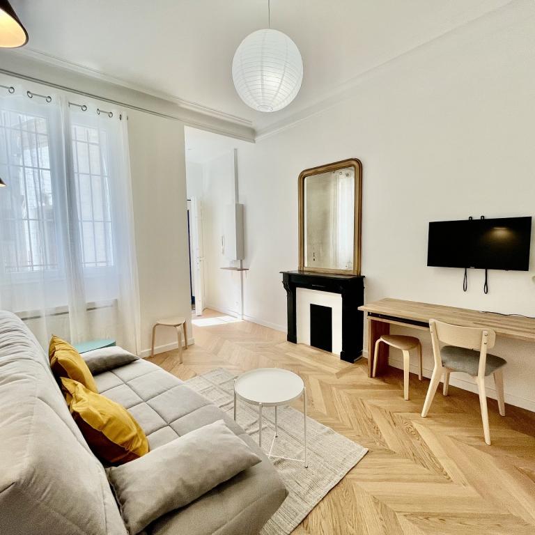 A LOUER Meublé  26m² PARIS XVème STUDIO meublé