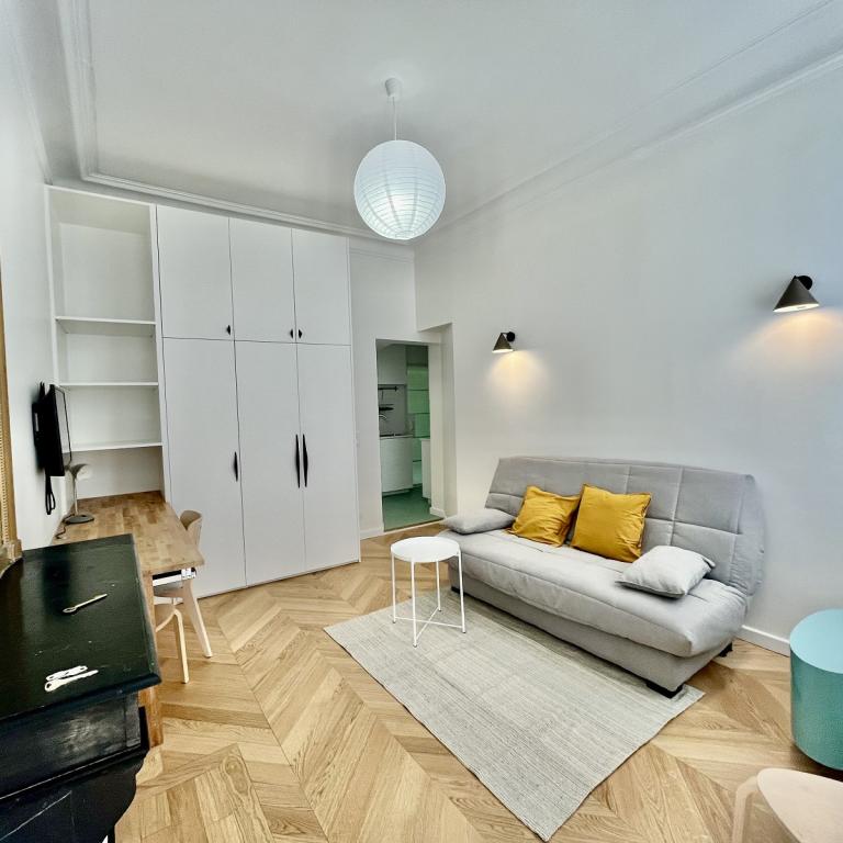 A LOUER Meublé  26m² PARIS XVème STUDIO meublé