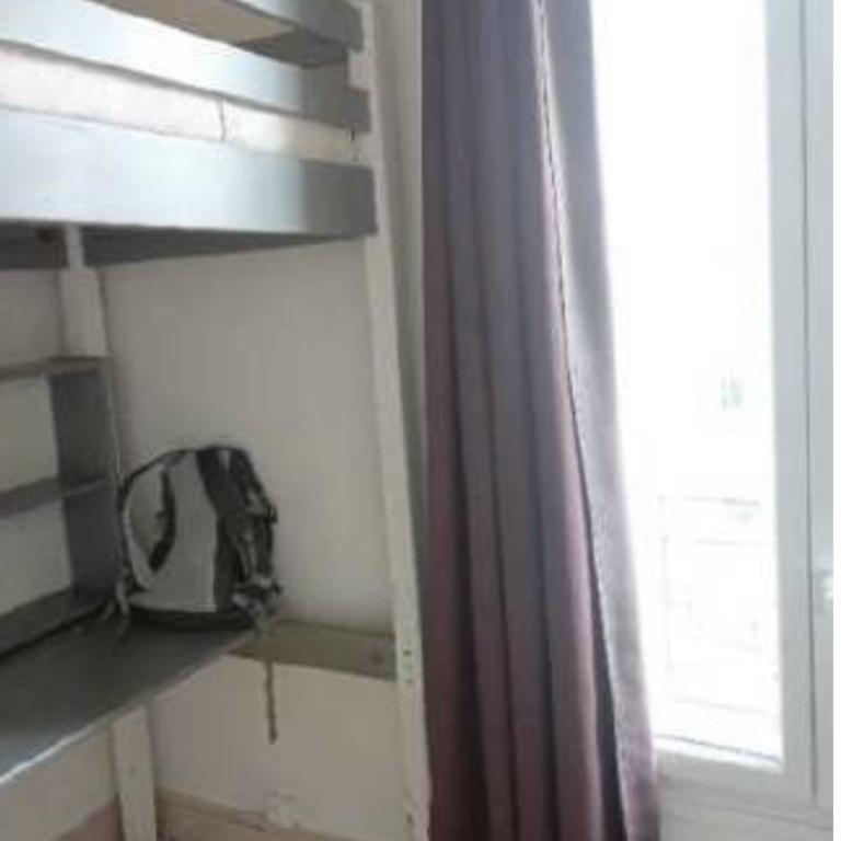A LOUER STUDIO 12.36m²  PARIS XIIIème REFAIT NEUF 