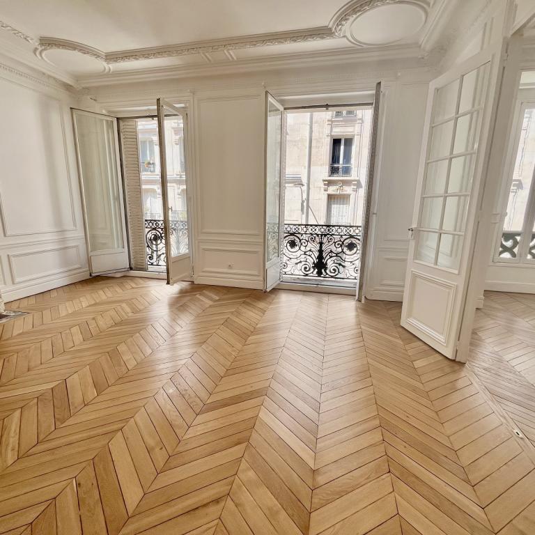 A LOUER 5 PIECES 121.7m² PARIS VIIIème REFAIT NEUF 