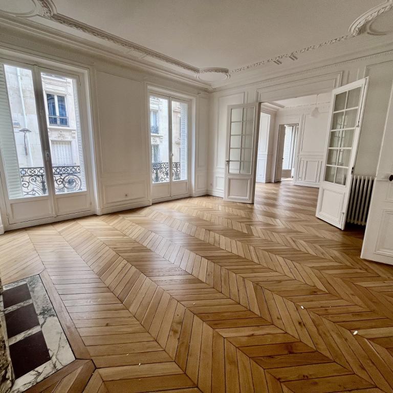 A LOUER 5 PIECES 121.7m² PARIS VIIIème REFAIT NEUF 