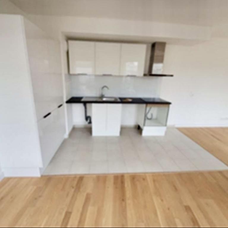 A LOUER 3 PIECES 74.39m² avec BALCON. Paris XVème