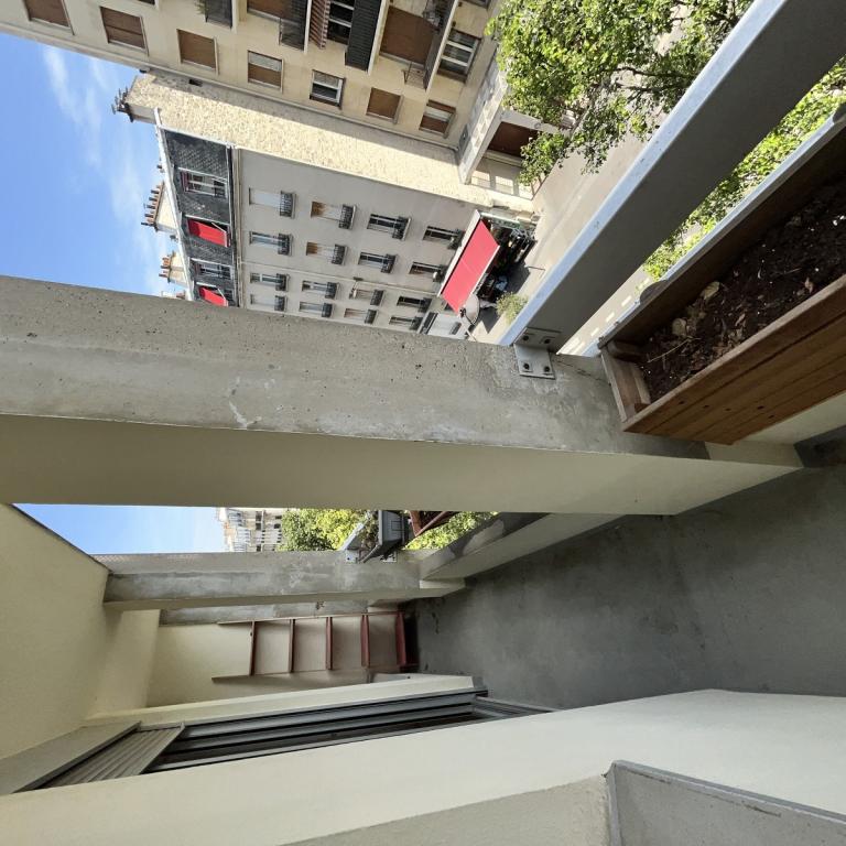 Paris XIVème  Alésia, Grand  2 Pièces avec Balcon