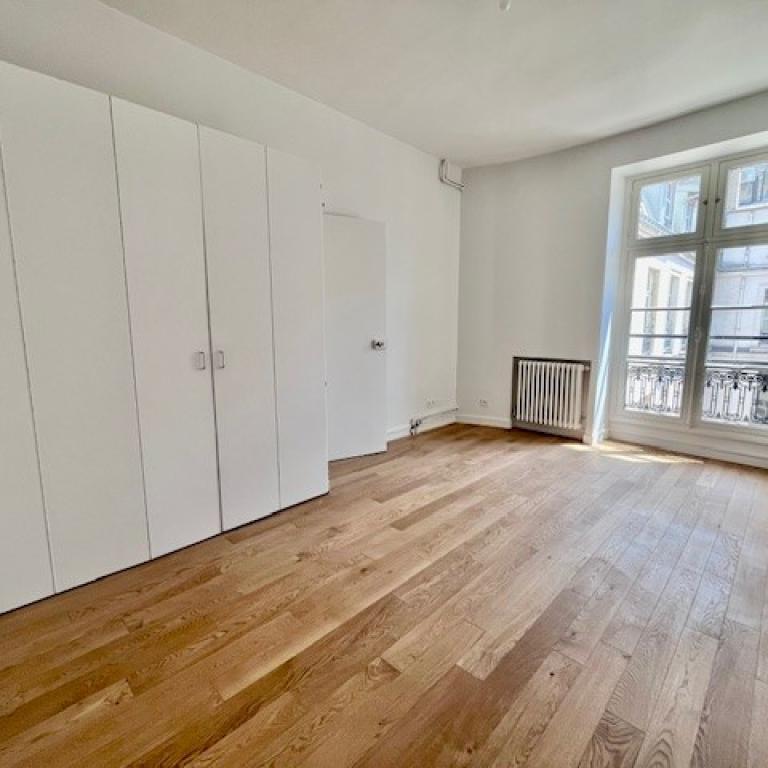 A LOUER STUDIO 34.18m² PARIS VIIIème GEORGES V . REFAIT NEUF 