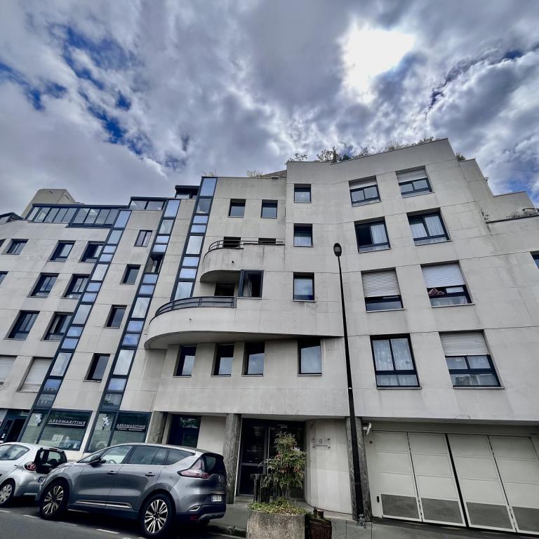 STUDIO 34m²  Centre Ville  Métro MARCEL SEMBAT