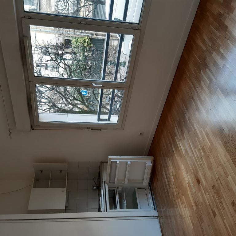 A LOUER STUDIO 22m² AVEC BALCON PARKING ET CAVE 