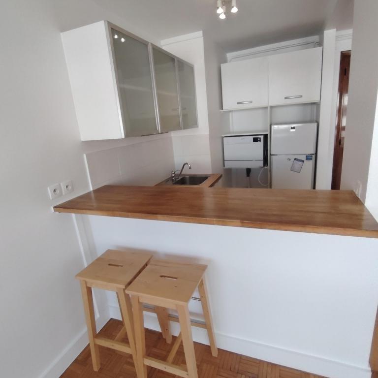 A LOUER STUDIO  PARIS XVème 29,74m² BALCON