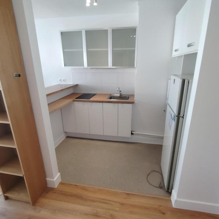 A LOUER STUDIO  PARIS XVème 29,74m² BALCON