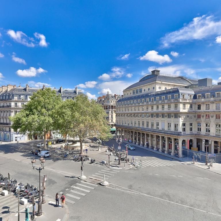 A LOUER EN MEUBLE 2 Pièces 43.27m²  PARIS  1er Rue Saint Honoré, PALAIS ROYAL