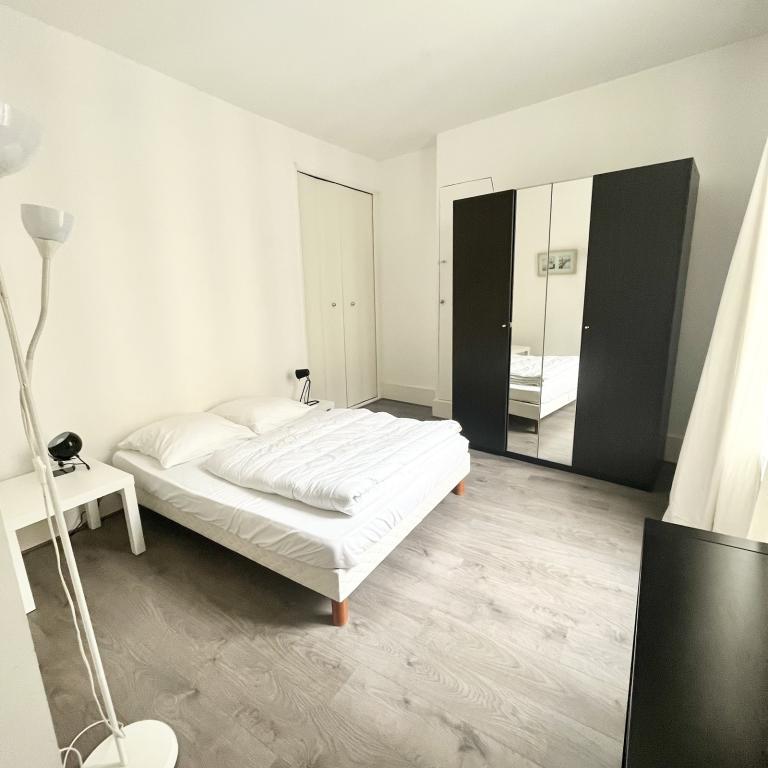 A LOUER EN MEUBLE 2 Pièces 43.27m²  PARIS  1er Rue Saint Honoré, PALAIS ROYAL