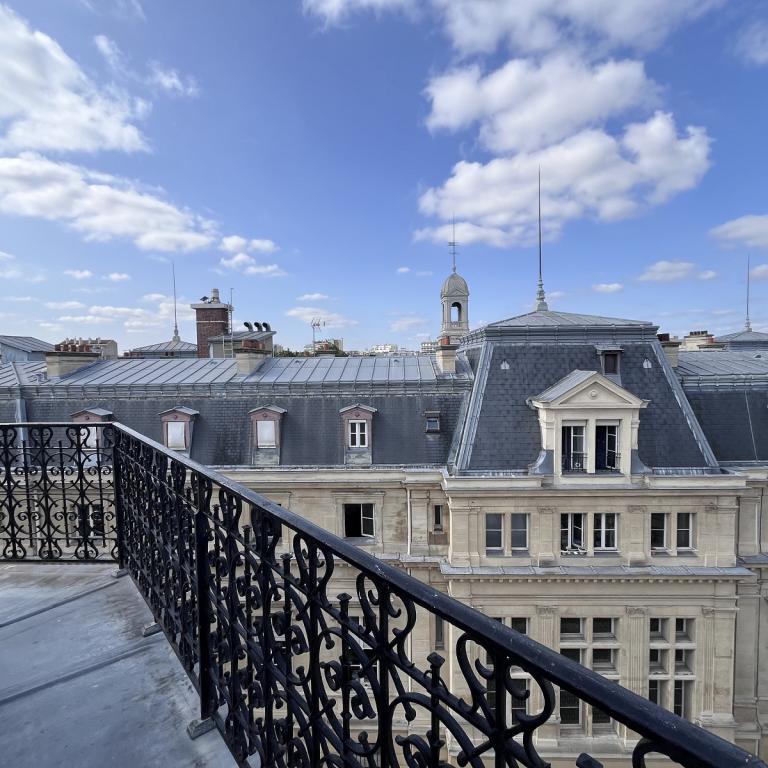 A LOUER 2 Pièces 31.78m² + Balcon 10m²  Paris XIVème. REFAIT NEUF